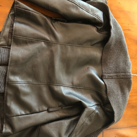 G.I.L.I black leather jacket size6 with belt - Picture 8 of 8